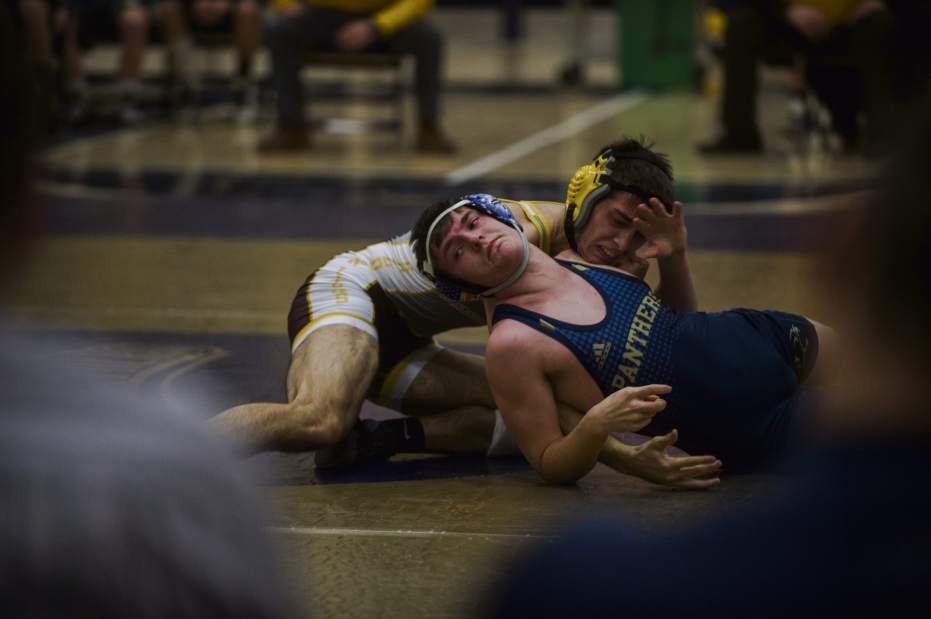 gtr-GSFRwrestling6-010418 gtr-GSFRwrestling6-010418