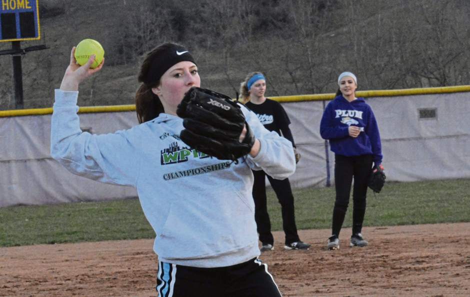 pal-spts-PlumSoftball1-041918 pal-spts-PlumSoftball1-041918