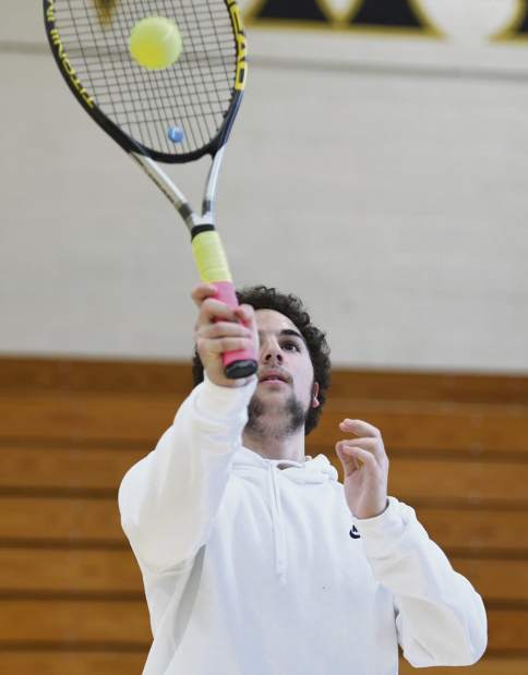 vnd-valleytennis03-041018 vnd-valleytennis03-041018