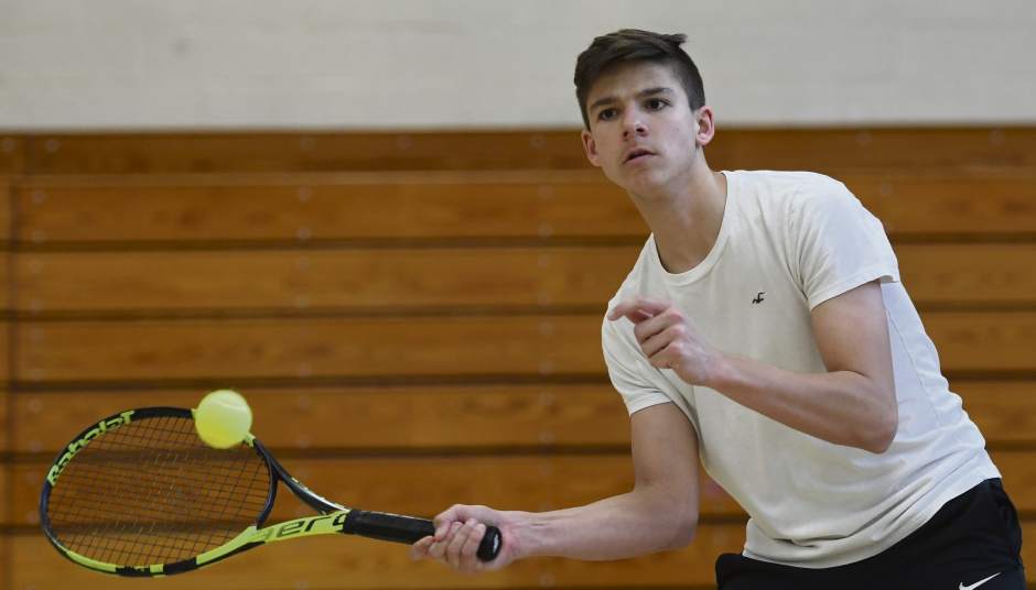 vnd-valleytennis04-041018 vnd-valleytennis04-041018
