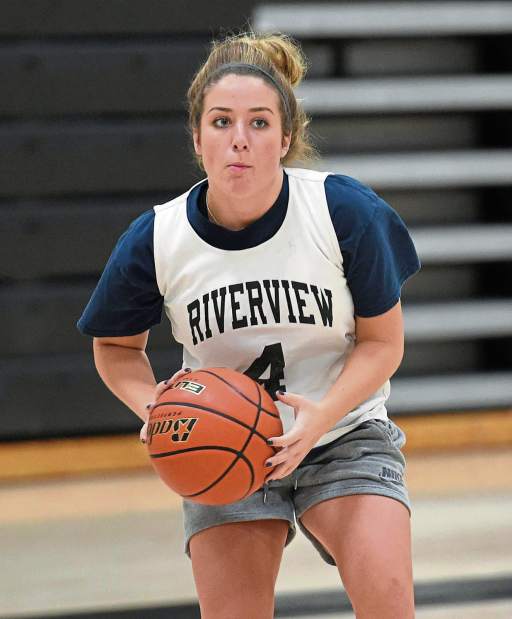 482391_VND-RivGirls02-120118 482391_VND-RivGirls02-120118