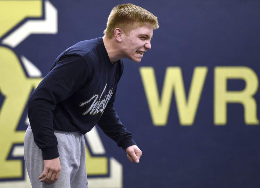 482405_VND-AAAwrestle09-120518 482405_VND-AAAwrestle09-120518