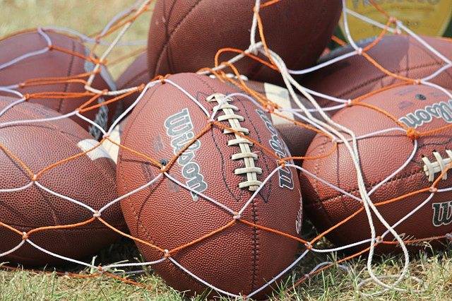 1706385_web1_ptr-FootballSTOCK2