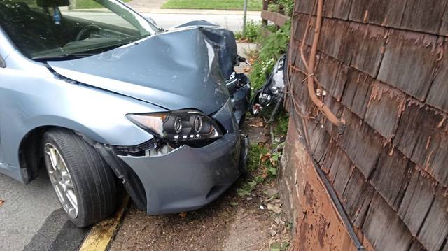 3028194_web1_vnd-CarHitsTarentumHouse2-091820