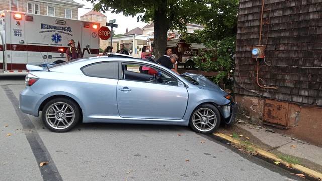 3028194_web1_vnd-CarHitsTarentumHouse3-091820