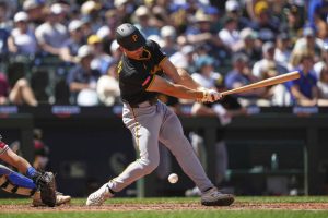 The Pirates’ Bryan Reynolds strikes out swinging to end the top of the eighth inning against the Mariners on Sunday.