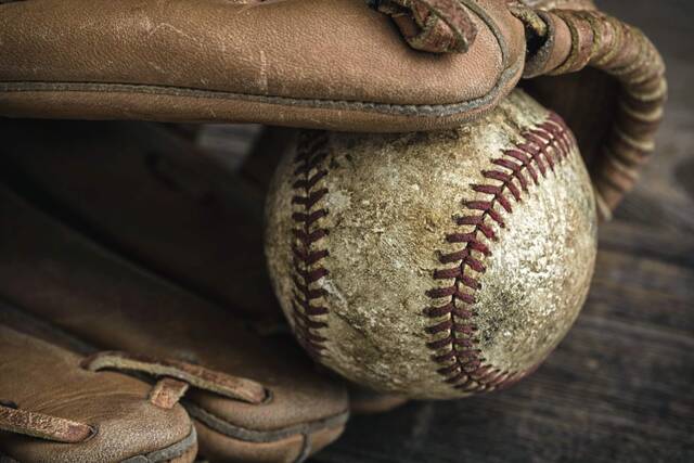 8661679_web1_baseballstock4