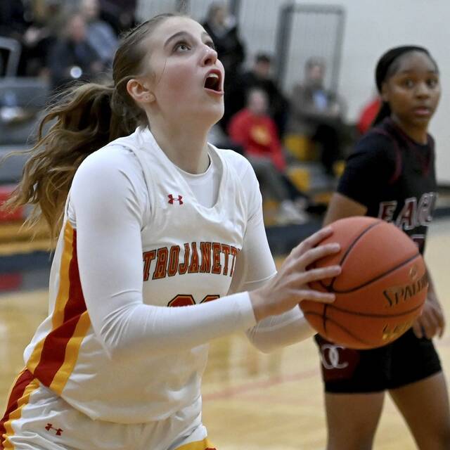North Catholic’s Lauren Reitz scores against Oakland Catholic on Wednesday, Dec. 11, 2024, in Cranberry.