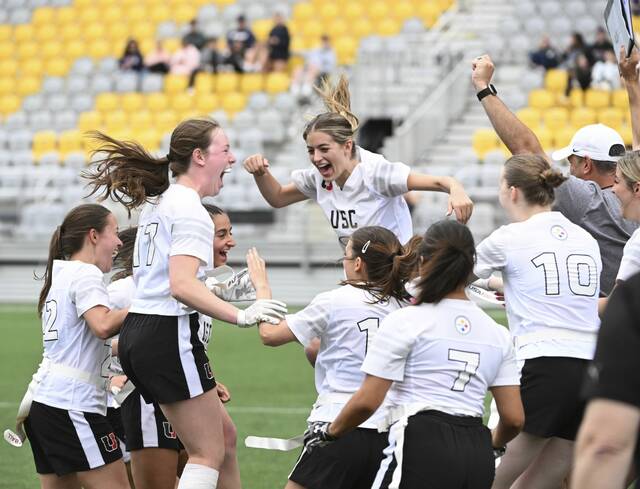 8695820_web1_ptr-GirlsFlag15-051925