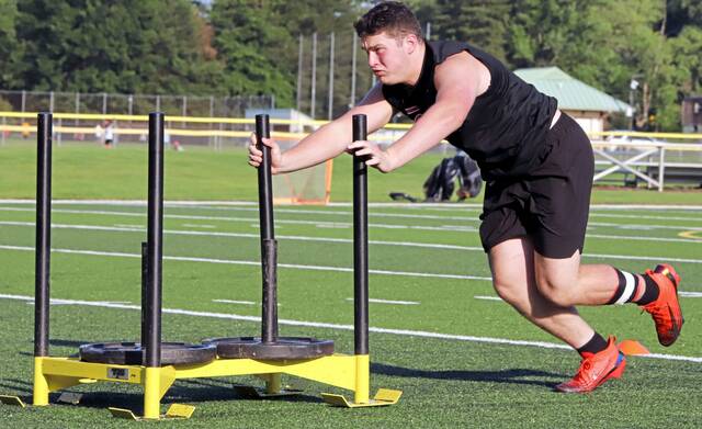 8712022_web1_her-AidenElwood-073125