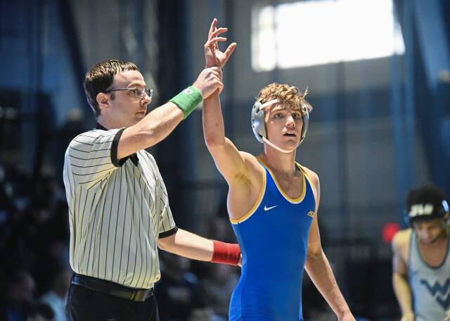 8712653_web1_gtr-Pittwrestling01-030223