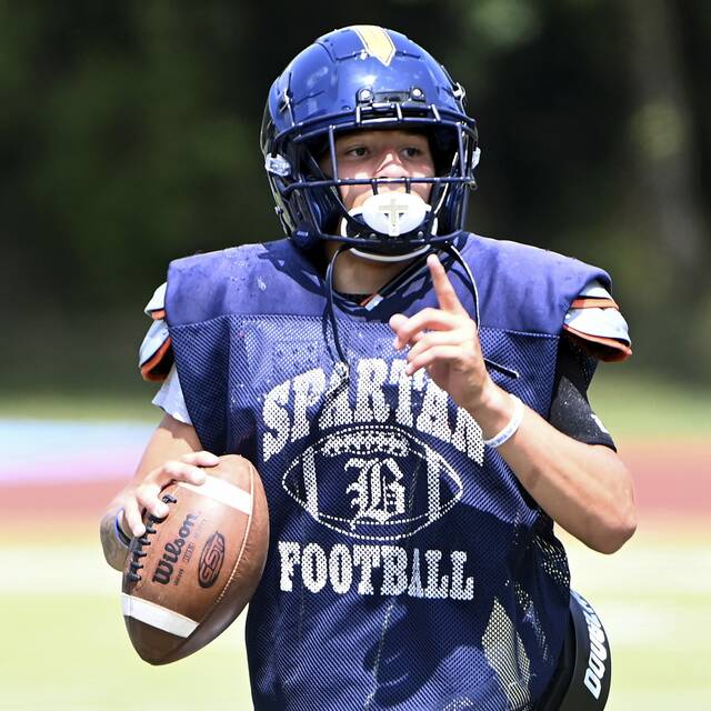 Brentwood quarterback Cedric Davis.
