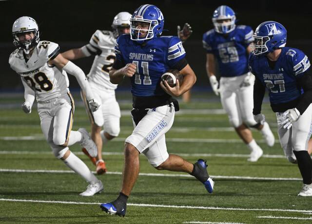 Hempfield’s Dom Detruf takes off on a 71-yard touchdown run against Norwin on Oct. 4, 2024.