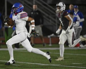 Jeannette’s Jayce Powell pulls away from GCC’s Luke Semelka for a touchdown during a second-round WPIAL Class A playoff game Nov. 8, 2024 at Norwin.