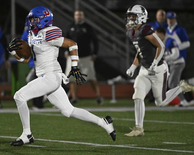 Jeannette’s Jayce Powell pulls away from GCC’s Luke Semelka for a touchdown during a second-round WPIAL Class A playoff game Nov. 8, 2024 at Norwin.