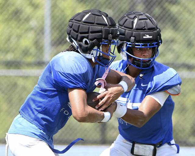 South Park quarterback Robert Lenzi hands off to Quintin Napper during practice on Tuesday, Aug. 12, 2025, at Eagle Stadium.