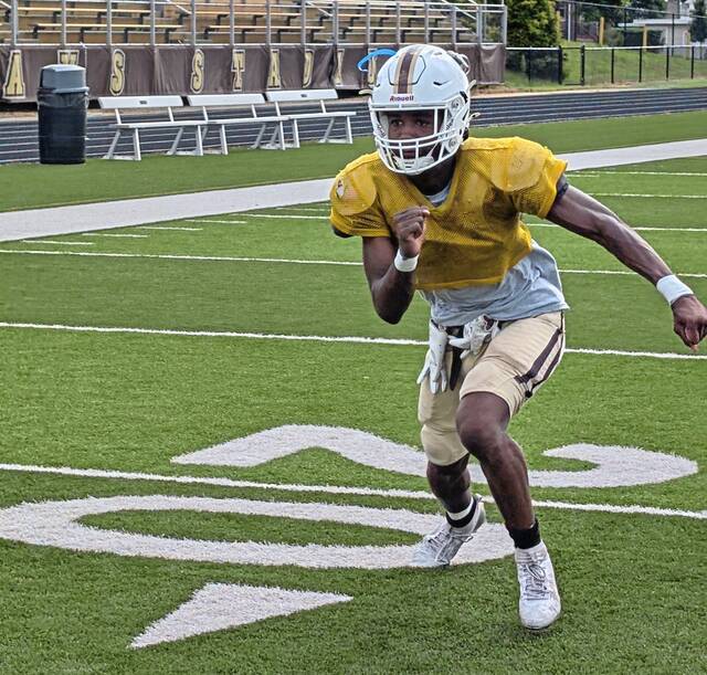 Highlands senior wide receiver/cornerback Jahmar Wright practices Thursday, Aug. 14, 2025 at Golden Rams Stadium.