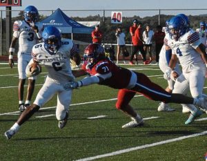 Jeannette's Nick Mendoza (6) pulls away from an attempted tackle by Mt. Pleasant's Carter Strayer on Aug. 22, 2025, at Mt. Pleasant High School.