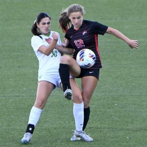 Fox Chapel’s Emily McKee (right) battles South Fayette’s Maria Gabriel for possession during the WPIAL Class 3A championship game in November. South Fayette and Fox Chapel are ranked 1-2 in Class 3A.