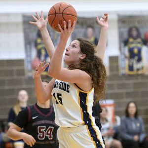 Shady Side Academy’s Cassie Sauer scores against Greensburg Central Catholic on Thursday, Jan. 9, 2025, in Fox Chapel.