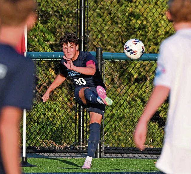 8834118_web1_vnd-FreeportSoccer05-090525