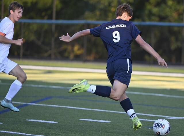 8834118_web1_vnd-FreeportSoccer10-090525