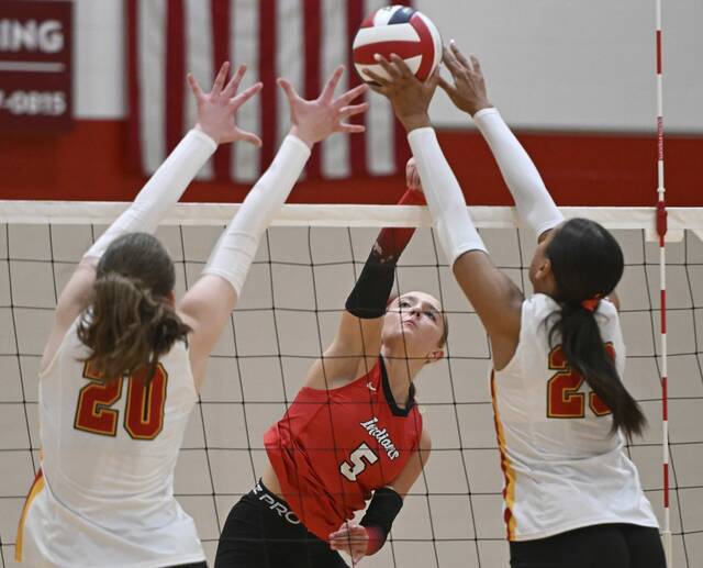8846521_web1_nh-NorthHillsVolleyball05-091025