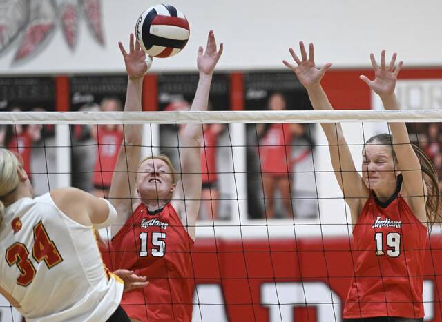 8846521_web1_nh-NorthHillsVolleyball14-091025