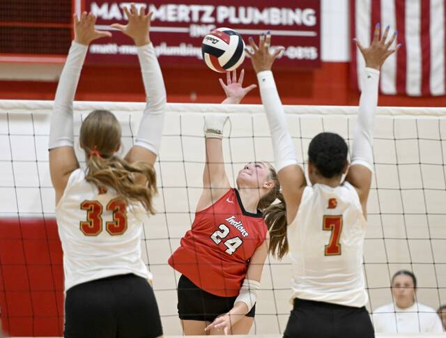 8846521_web1_nh-NorthHillsVolleyball15-091025