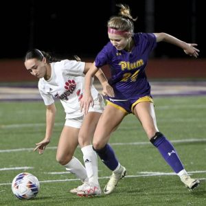 Plum’s Brenna McLaughlin battles Moon’s Kendall Dydek for possession during a WPIAL Class 3A quarterfinal last season.