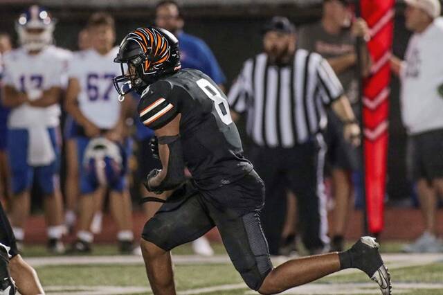 8871149_web1_bpj-BPfootball02-092525