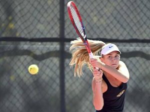 Shady Side Academy’s Meriwether McCargo plays in the WPIAL Class 3A girls singles championship match Thursday at North Allegheny.