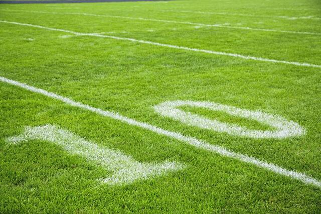 8881016_web1_footballstock12