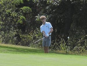 Plum’s Gavin Fike watches his chip shot on No. 4 at Willowbrook Country Club during the WPIAL Class 3A qualifier Monday.