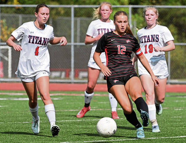 Fox Chapel’s Emily Mckee moves the ball past Shaler defenders Allie Cieslak and Ava Cieslak on Monday at Fox Chapel.
