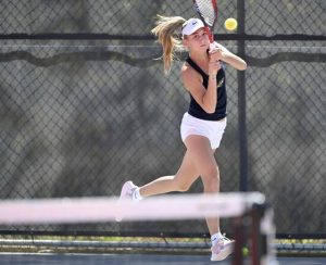 Shady Side Acdamey’s Meriwether McCargo plays in the WPIAL Class 3A girls tennis championship match Sept. 18 at North Allegheny.