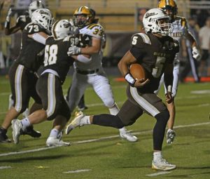 Highlands’ Tevin Owen-Cratsenberg cruises into the end zone past Deer Lakes defenders for a third-quarter touchdown Friday.