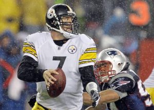 New England Patriots linebacker Tedy Bruschi (54) forces Pittsburgh Steelers quarterback Ben Roethlisberger (7) out of the pocket as he looks down field for a receiver during the first quarter of an NFL football game in Foxborough, Mass., Sunday, Nov. 30, 2008. (AP Photo/Stephan Savoia)