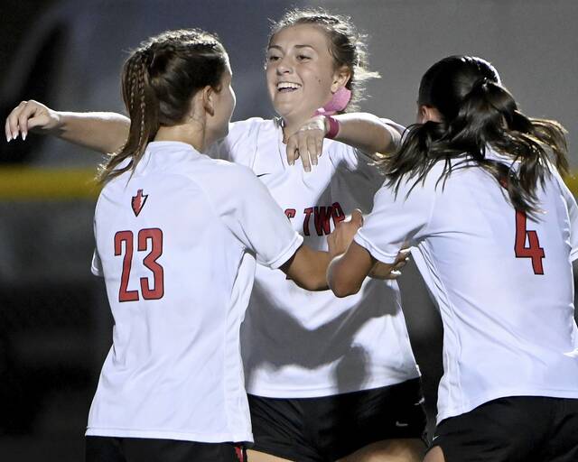 8928461_web1_ptr-PetersLebogsoc01-100725