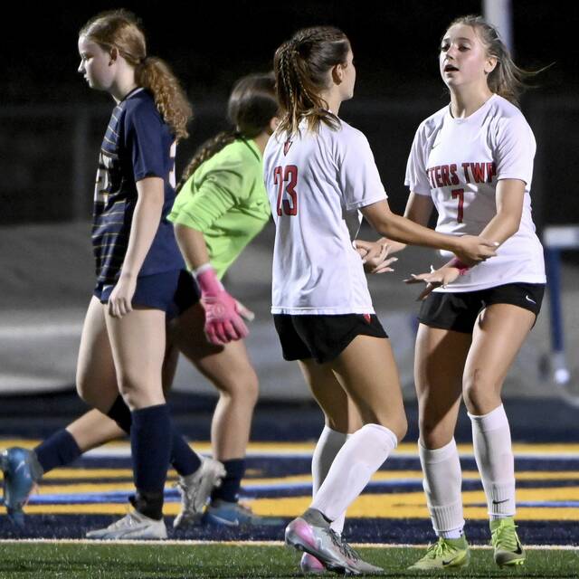 8928461_web1_ptr-PetersLebogsoc02-100725