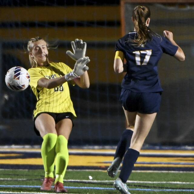 8928461_web1_ptr-PetersLebogsoc15-100725