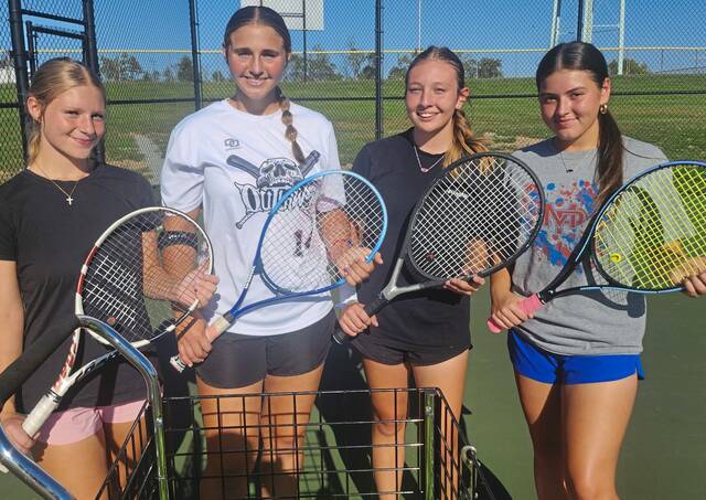 8928534_web1_gtr-MPtennis1-100825