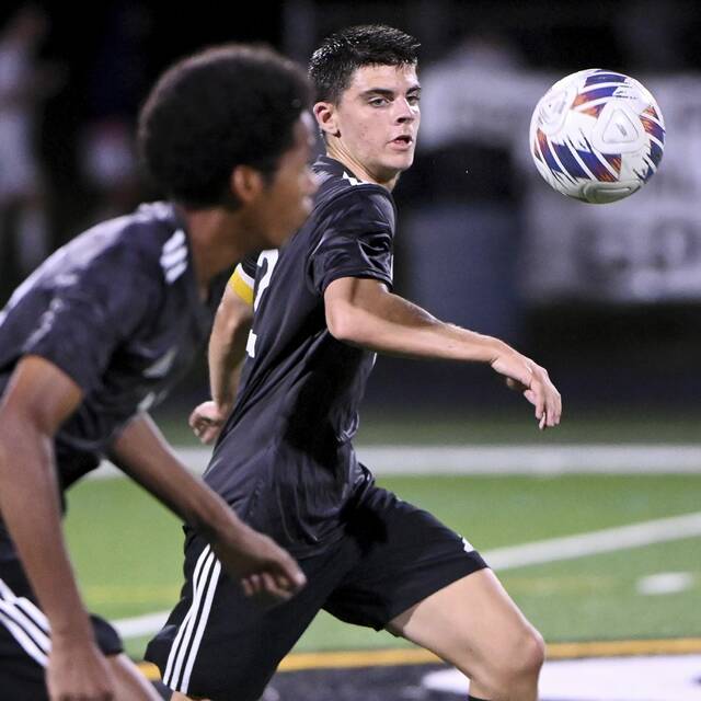 8931703_web1_ptr-QVHopewellbsoc12-100825