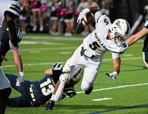 Highlands’ Tevin Owen-Cratsenberg gets past Freeport’s Madden Wisniewski last Friday.