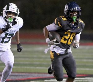 Central Catholic’s Nico Mager eludes Pine-Richland’s Jalen Neals on Aug. 29.