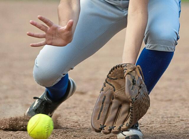 8942432_web1_ptr-SoftballStock11