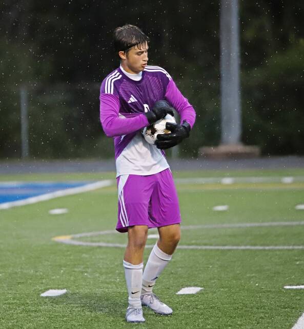 8953123_web1_Sj-ShalerSoccer3-102325
