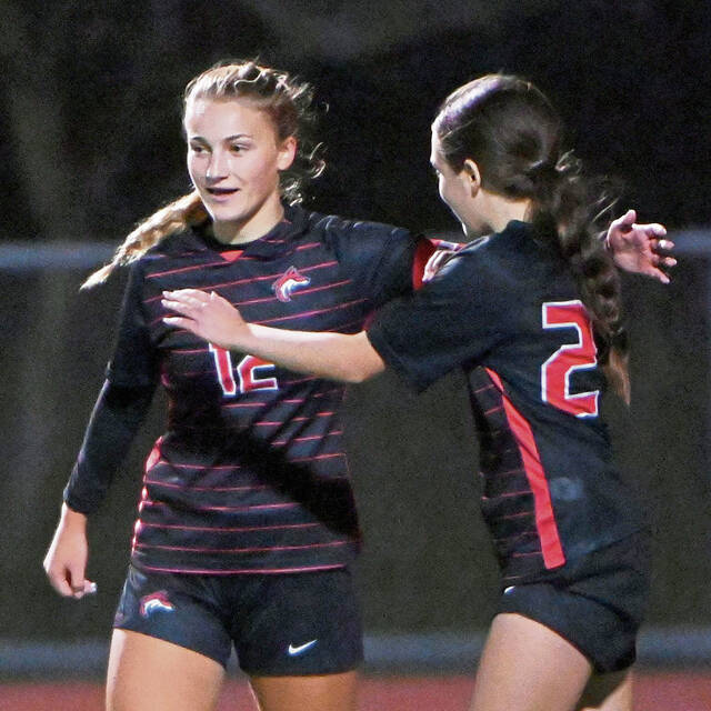 8954560_web1_ptr-FCNorwingsoc03-101625