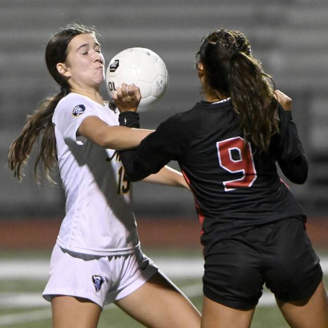 8954560_web1_ptr-FCNorwingsoc06-101625