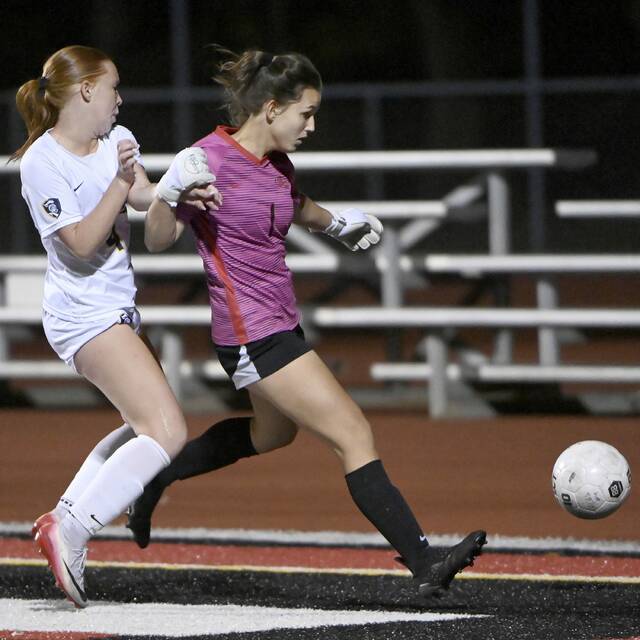 8954560_web1_ptr-FCNorwingsoc08-101625